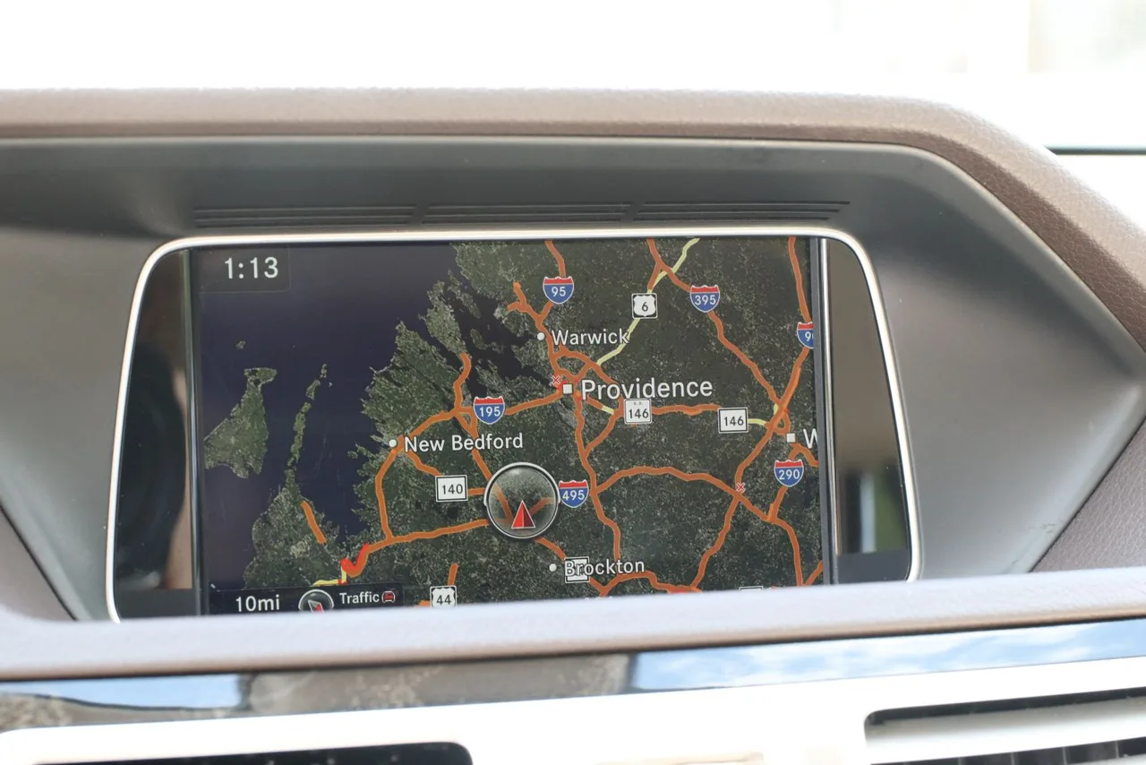 2016 Mercedes-Benz E-Class — photo 30 of 36