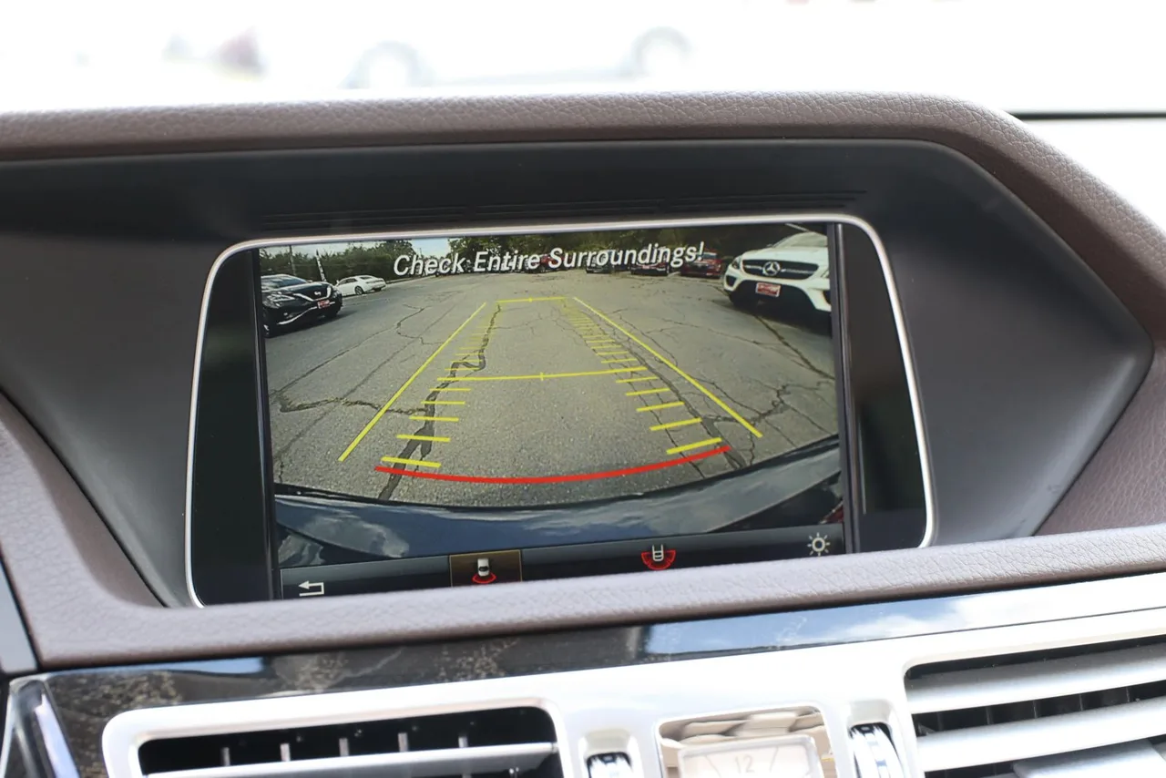 2016 Mercedes-Benz E-Class — photo 31 of 36