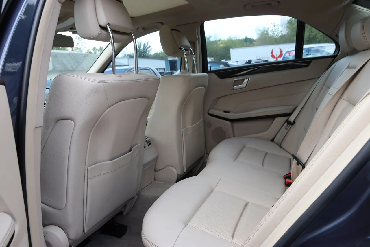 2016 Mercedes-Benz E-Class — photo 33 of 36