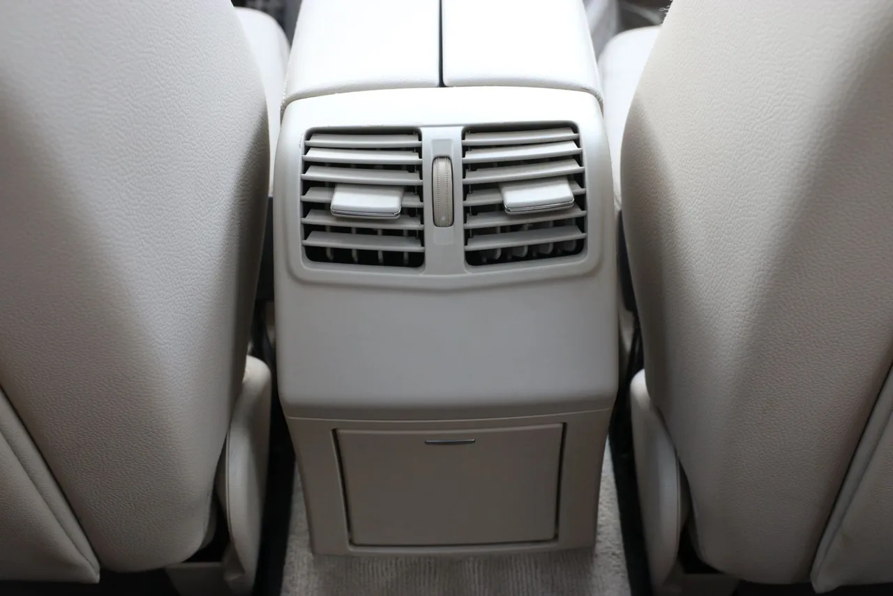 2016 Mercedes-Benz E-Class — photo 34 of 36