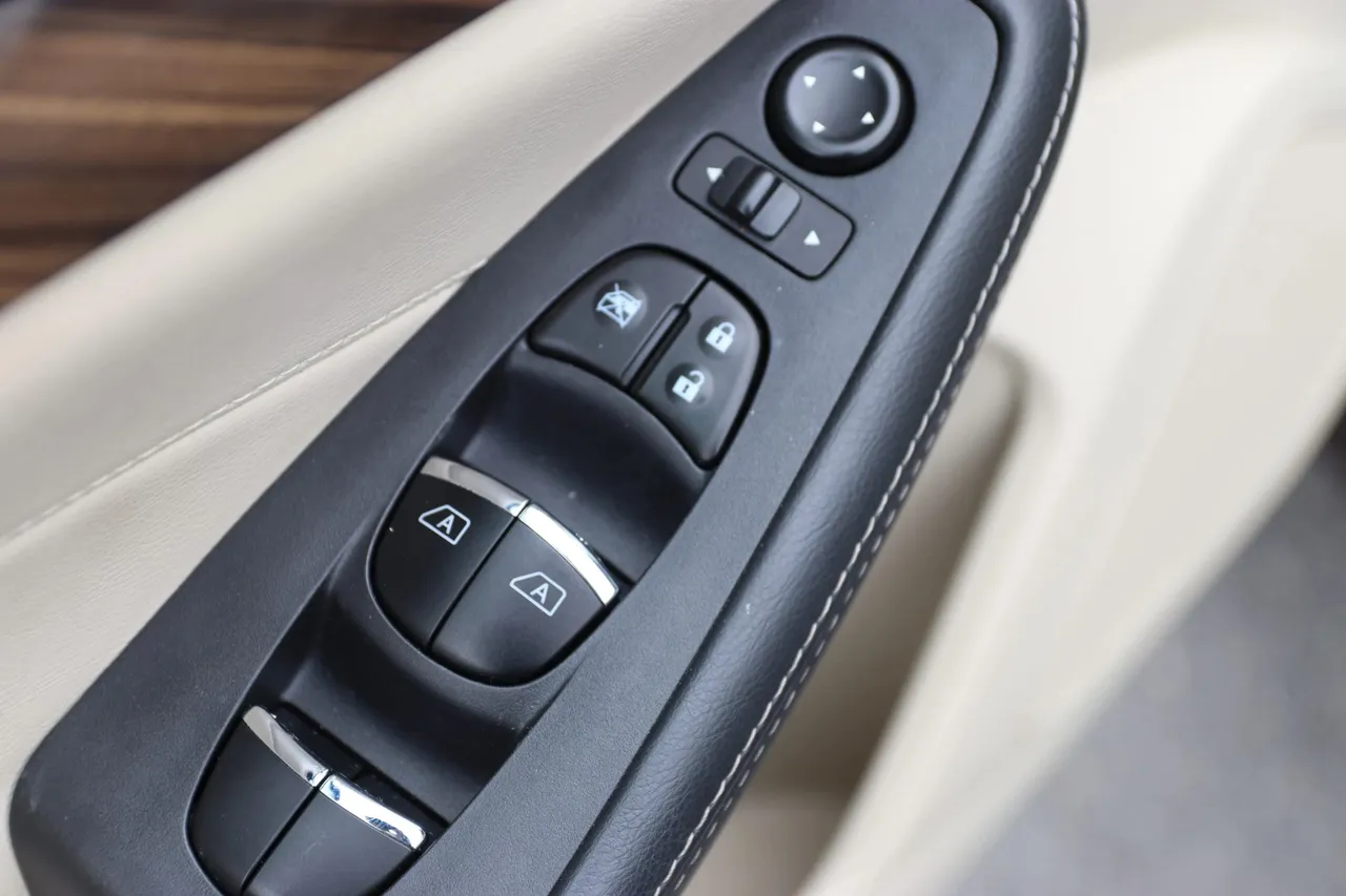 2016 Nissan Maxima — photo 10 of 36