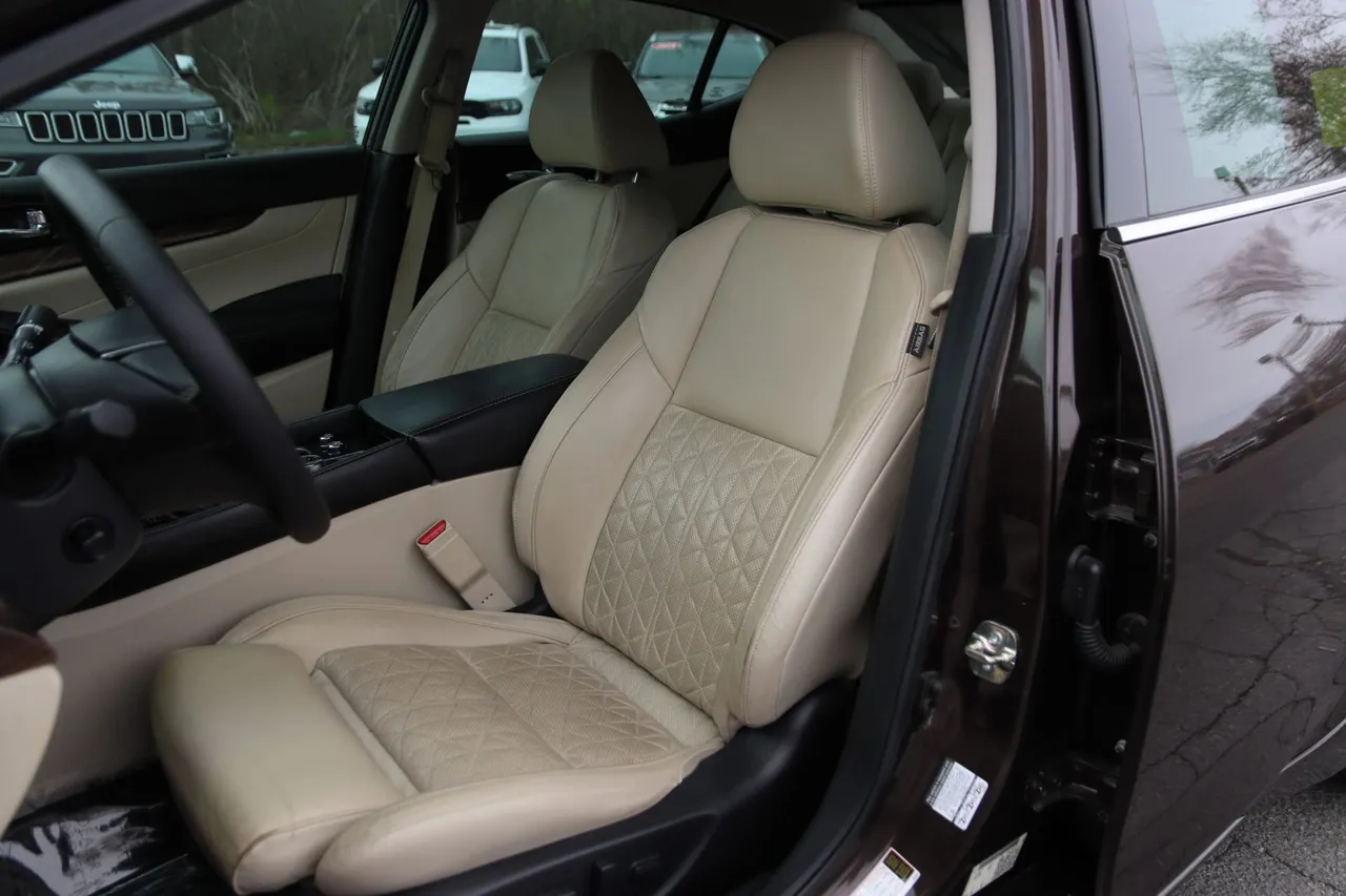 2016 Nissan Maxima — photo 12 of 36