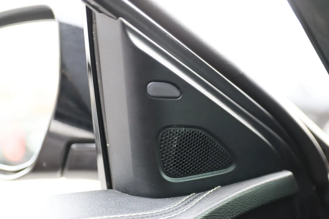 2016 Nissan Maxima — photo 13 of 36