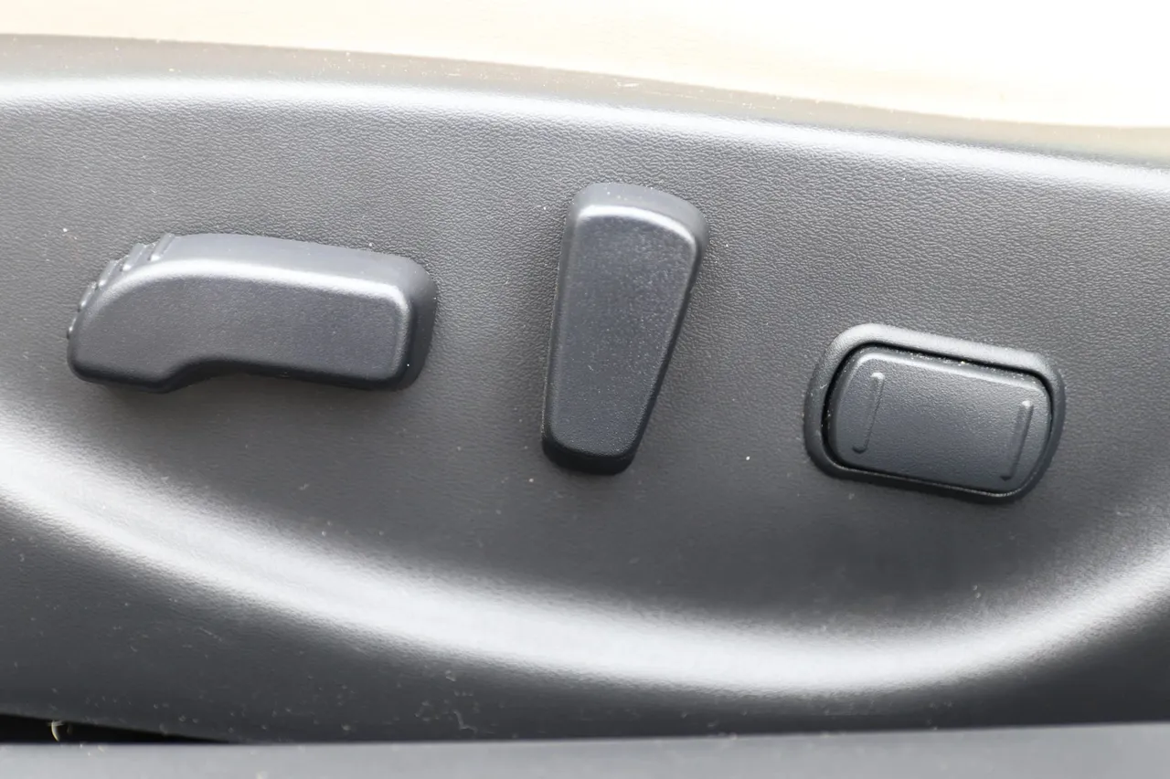 2016 Nissan Maxima — photo 14 of 36