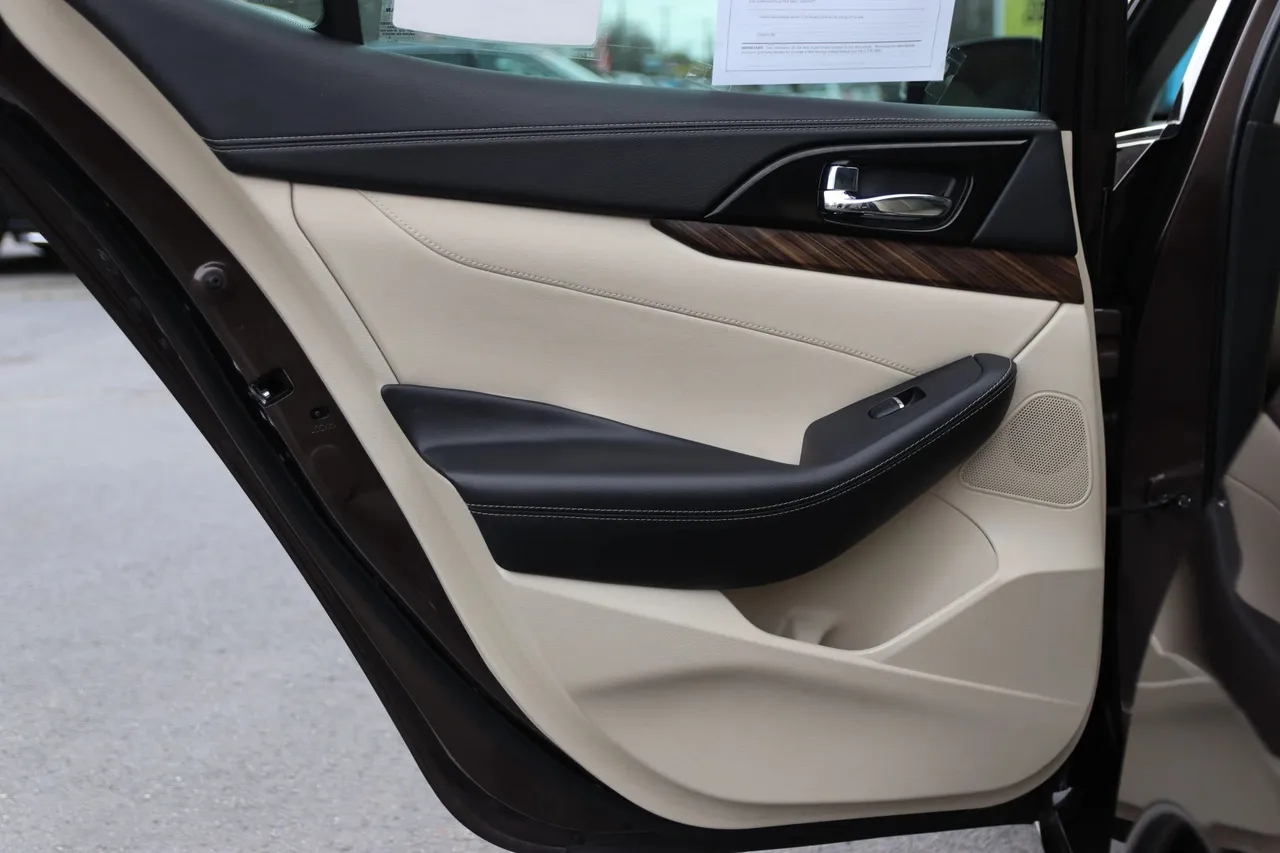 2016 Nissan Maxima — photo 15 of 36