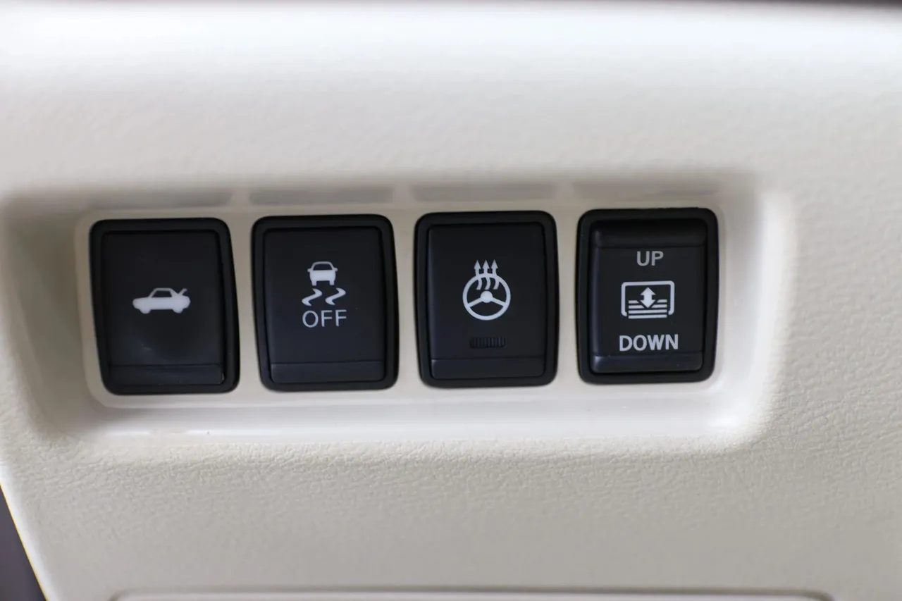 2016 Nissan Maxima — photo 18 of 36