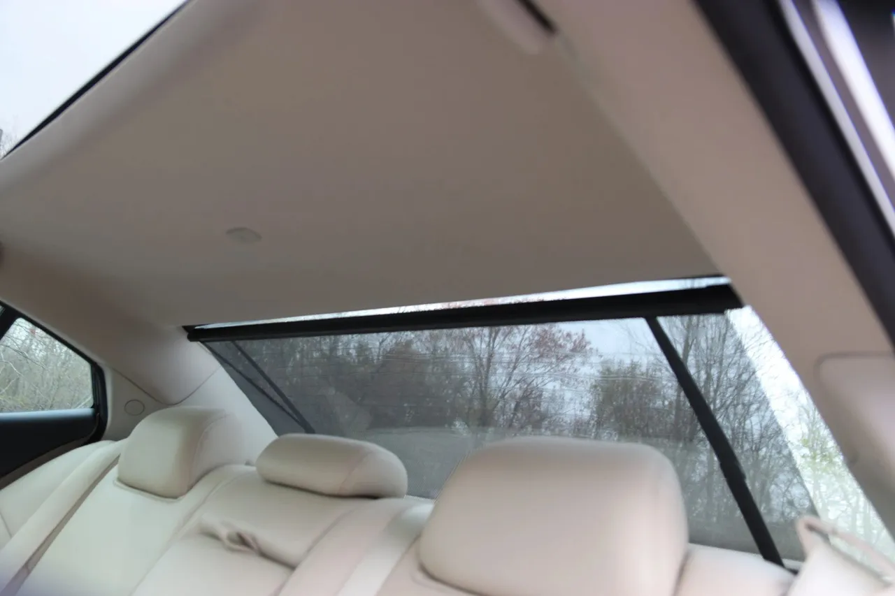2016 Nissan Maxima — photo 19 of 36