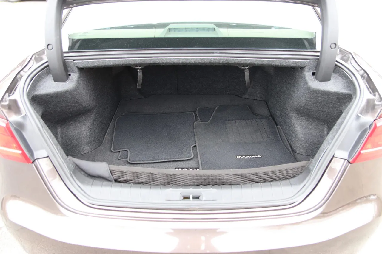 2016 Nissan Maxima — photo 20 of 36