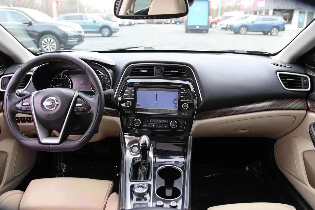2016 Nissan Maxima — photo 21 of 36