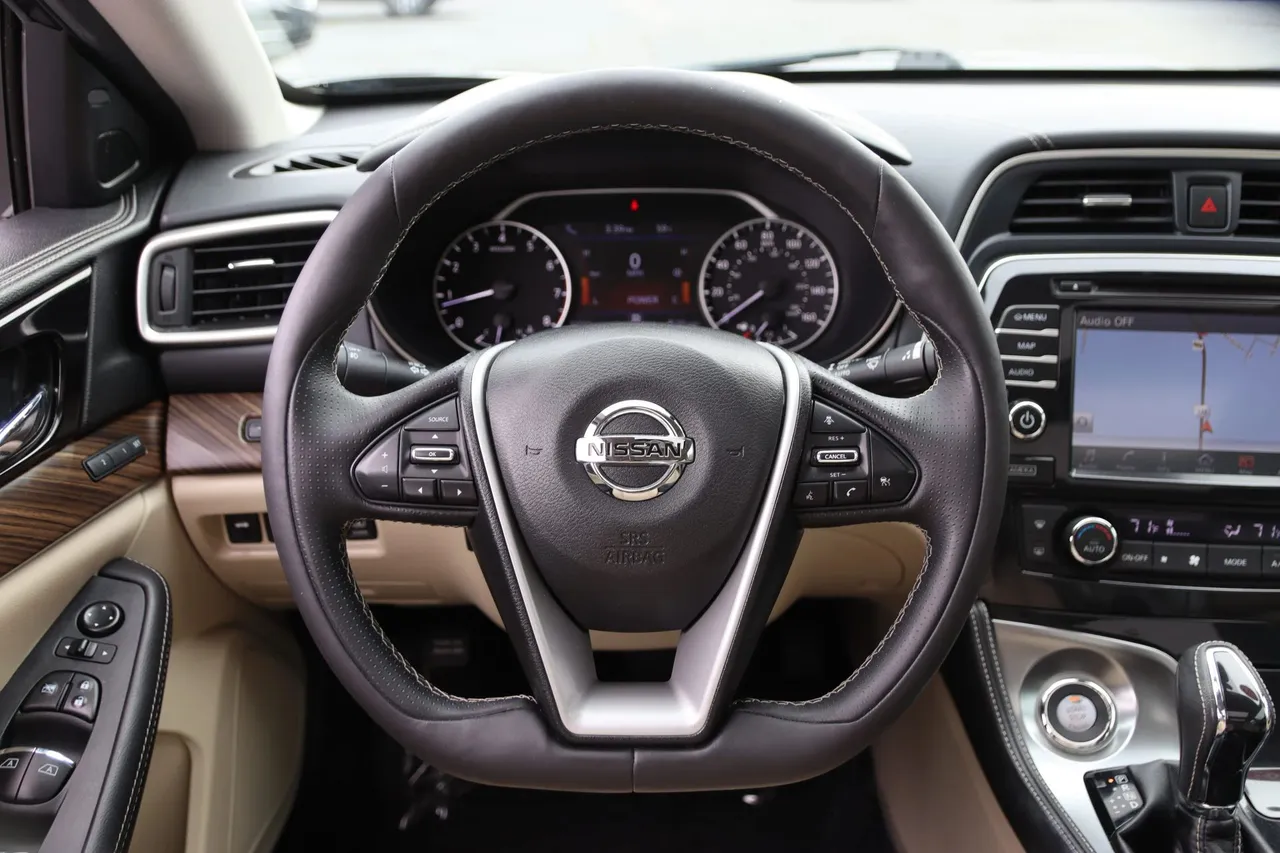 2016 Nissan Maxima — photo 22 of 36