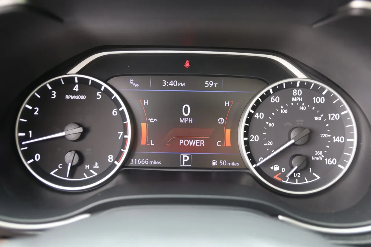 2016 Nissan Maxima — photo 23 of 36