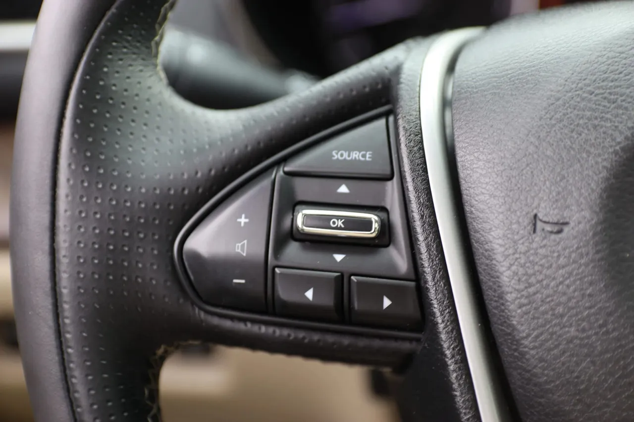 2016 Nissan Maxima — photo 24 of 36