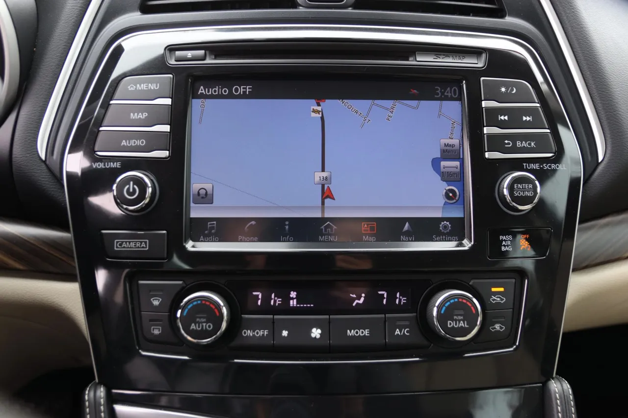 2016 Nissan Maxima — photo 27 of 36