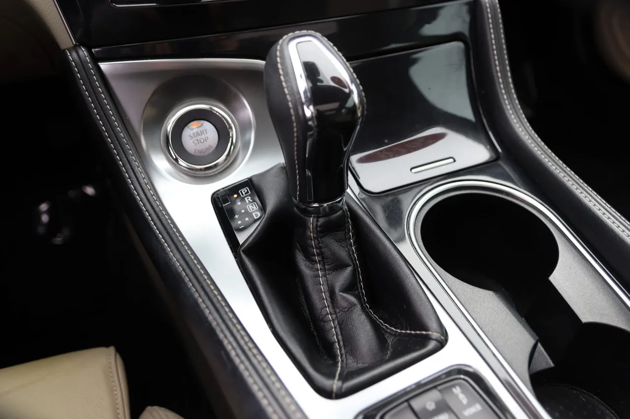 2016 Nissan Maxima — photo 30 of 36