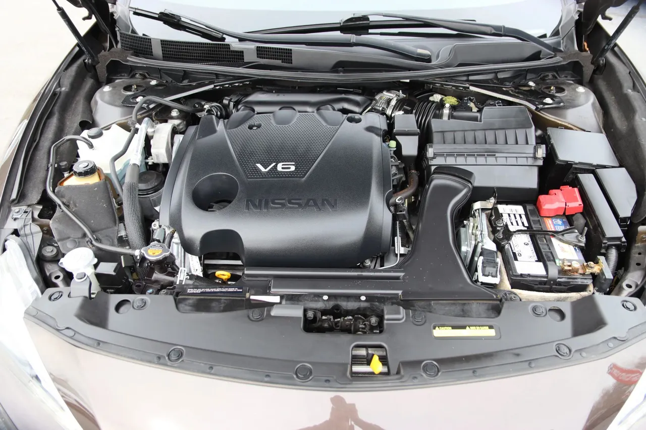 2016 Nissan Maxima — photo 33 of 36