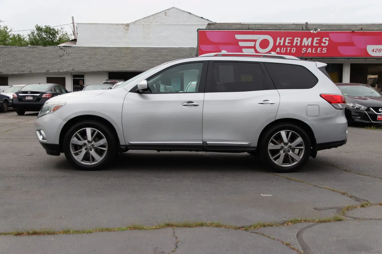 2016 Nissan Pathfinder — photo 2 of 38