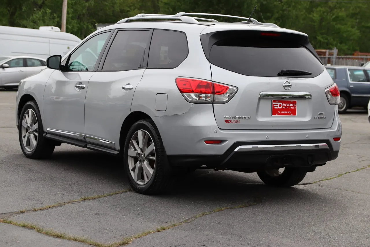 2016 Nissan Pathfinder — photo 3 of 38