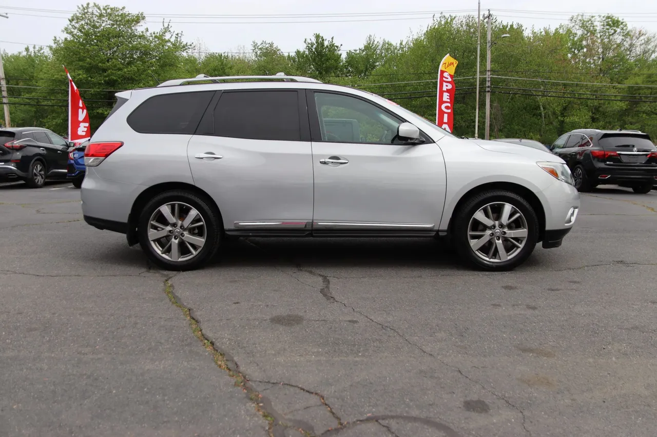 2016 Nissan Pathfinder — photo 6 of 38