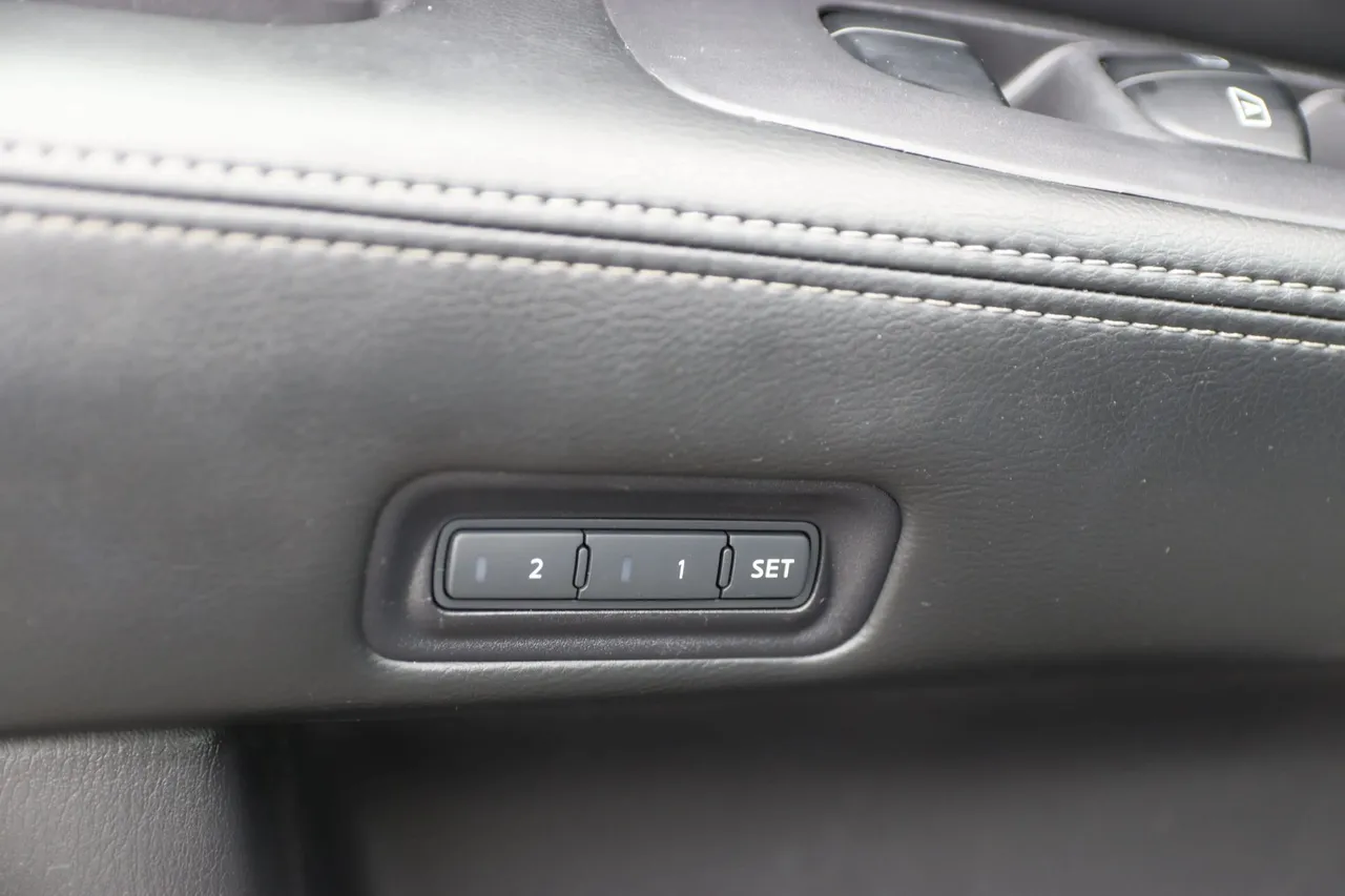 2016 Nissan Pathfinder — photo 11 of 38