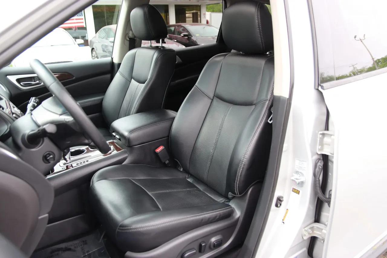 2016 Nissan Pathfinder — photo 12 of 38
