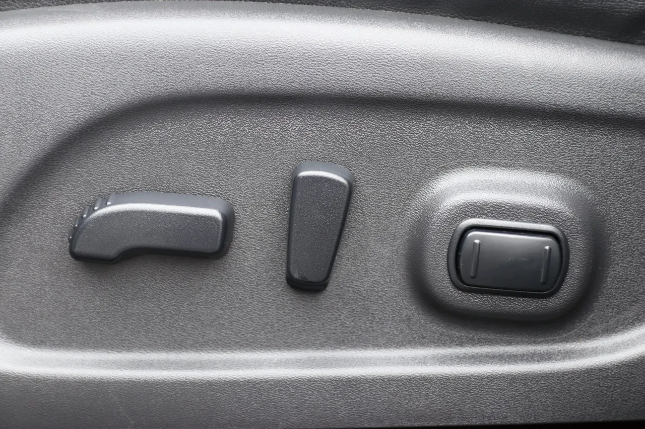 2016 Nissan Pathfinder — photo 13 of 38