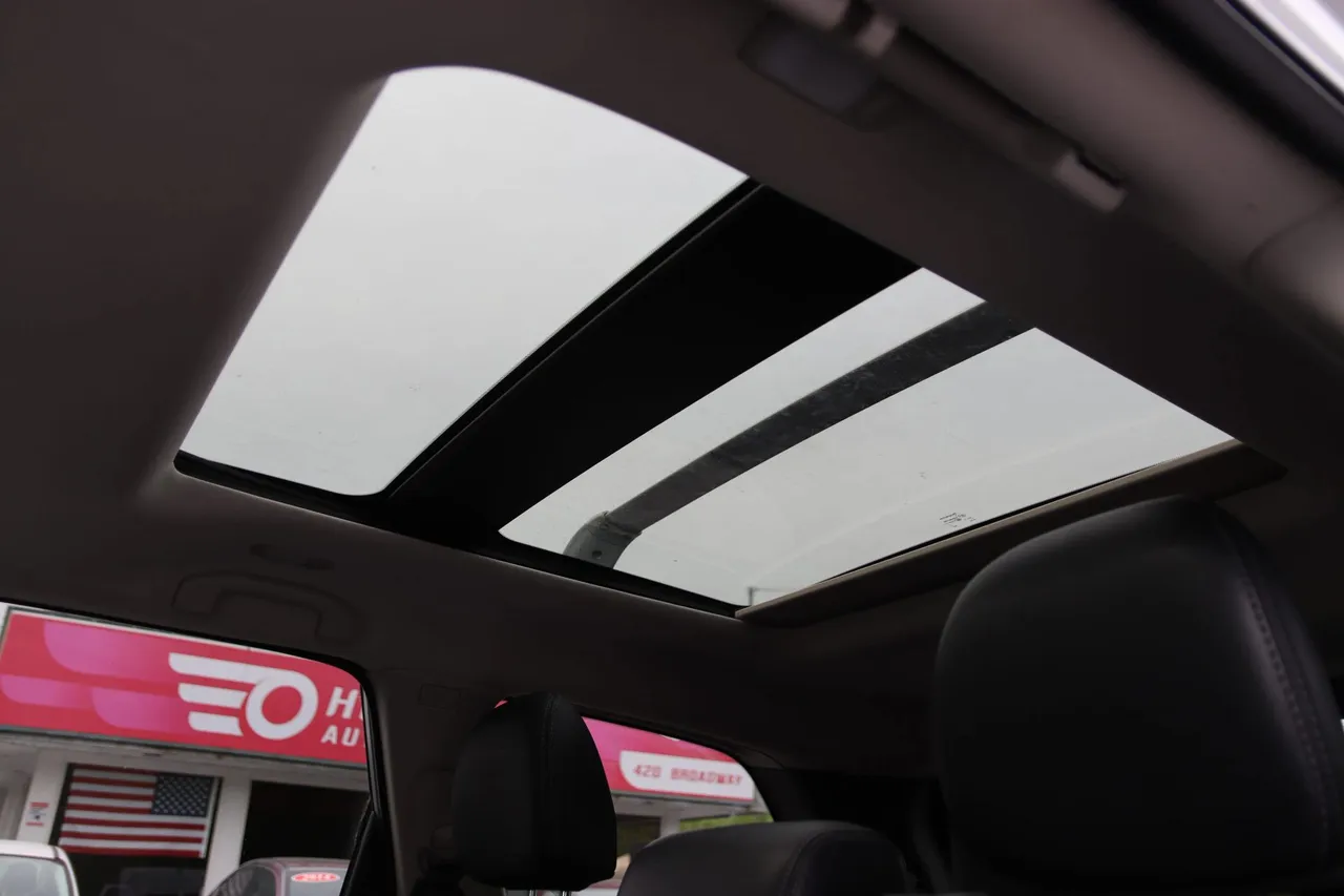 2016 Nissan Pathfinder — photo 17 of 38