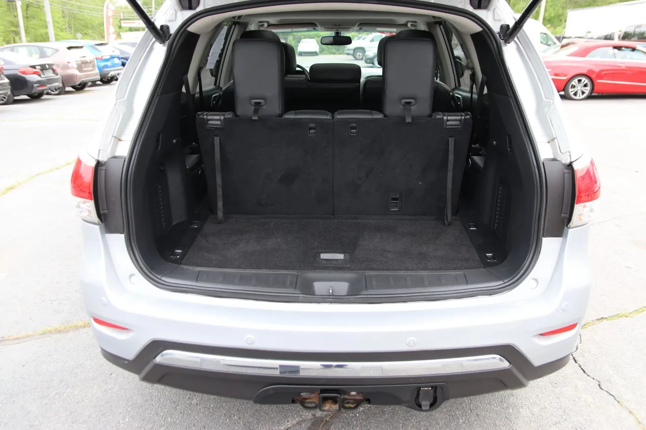 2016 Nissan Pathfinder — photo 21 of 38