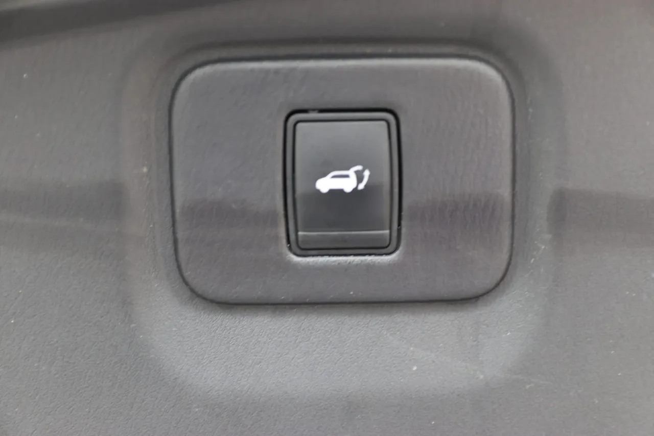 2016 Nissan Pathfinder — photo 22 of 38