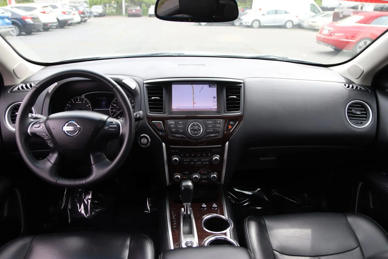 2016 Nissan Pathfinder — photo 23 of 38