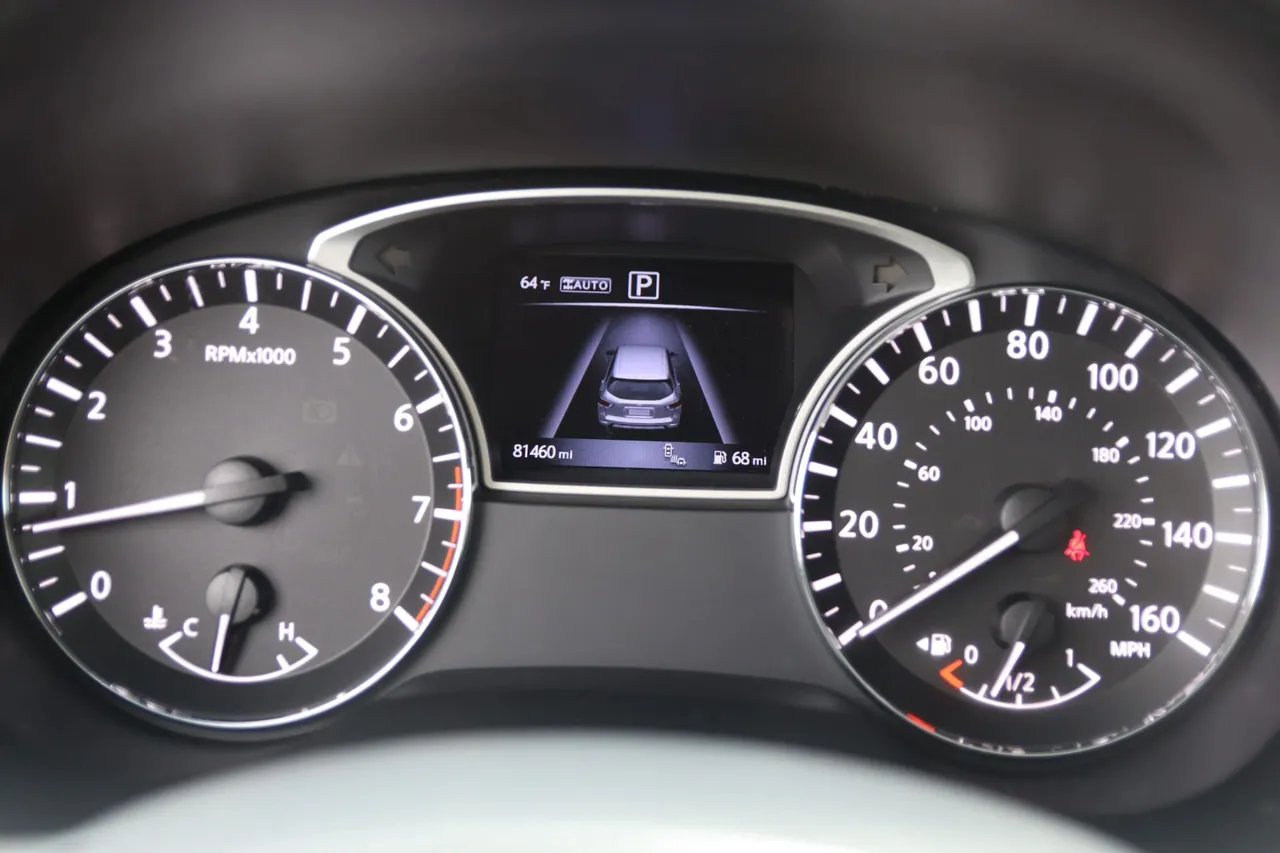 2016 Nissan Pathfinder — photo 27 of 38