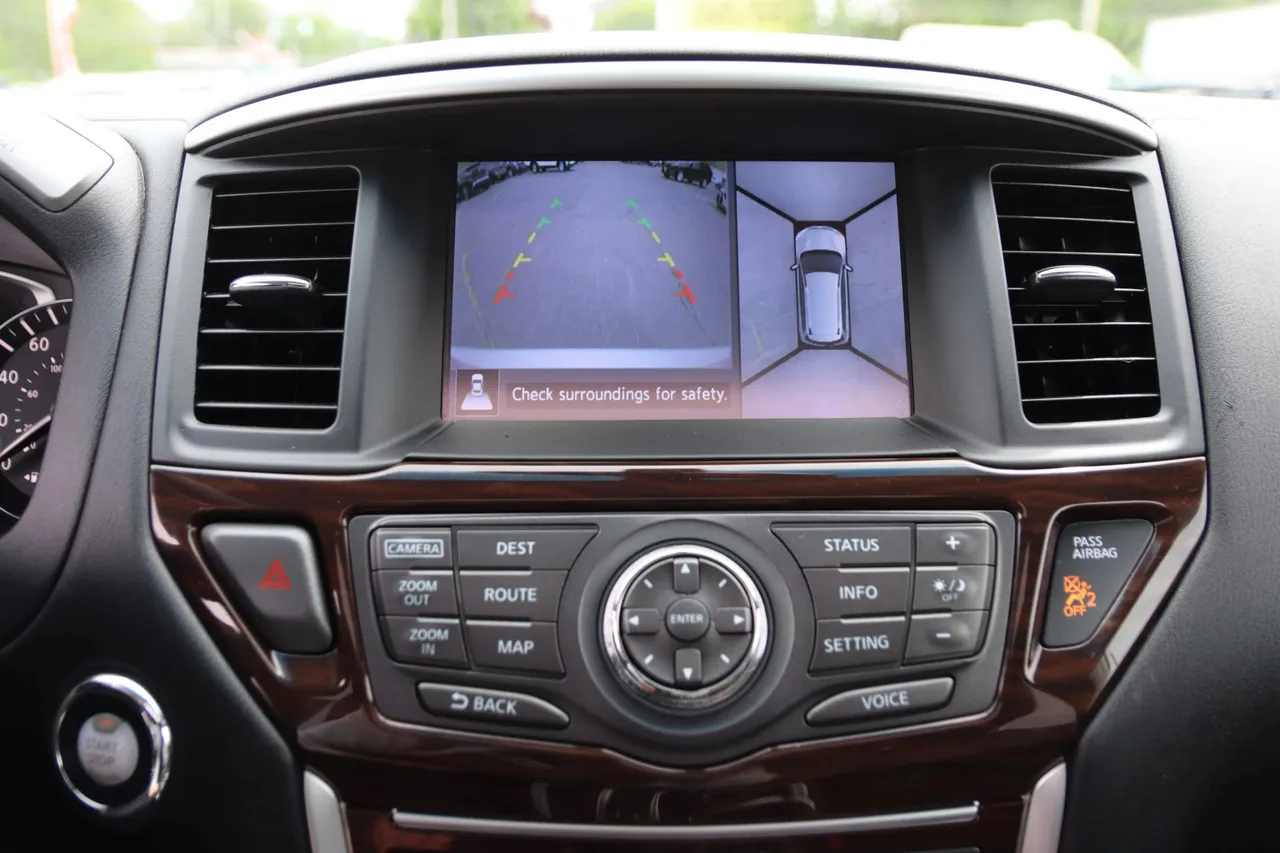 2016 Nissan Pathfinder — photo 29 of 38