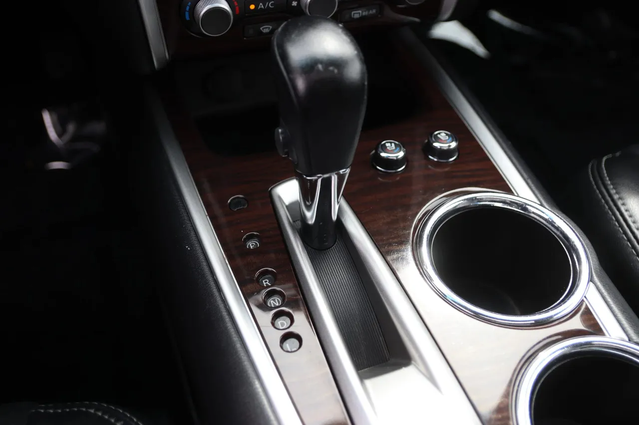 2016 Nissan Pathfinder — photo 31 of 38