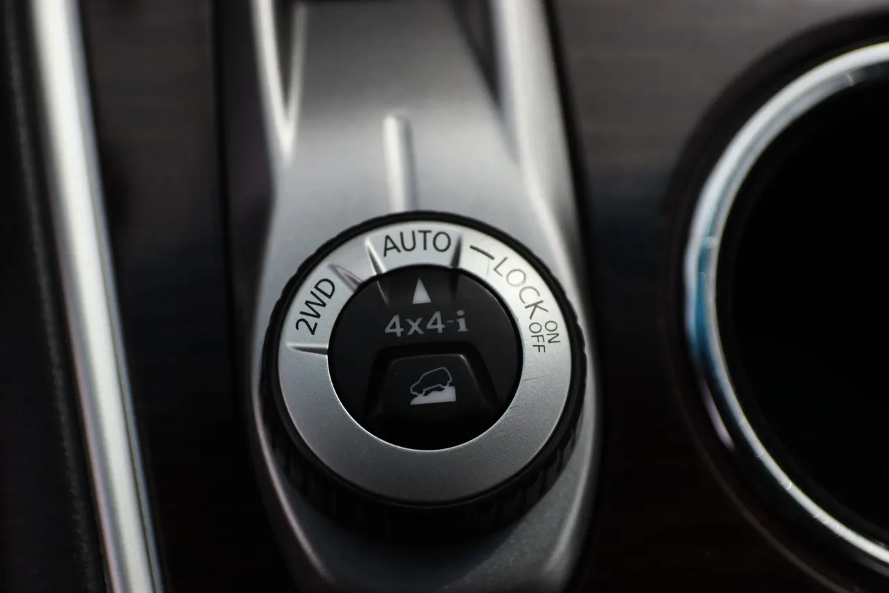 2016 Nissan Pathfinder — photo 32 of 38