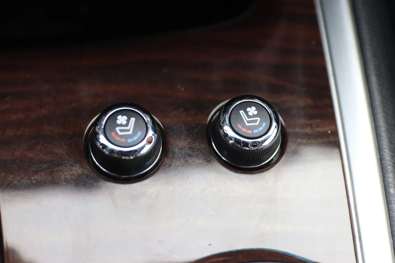 2016 Nissan Pathfinder — photo 33 of 38