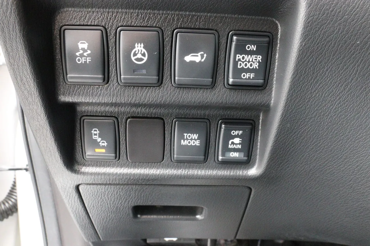 2016 Nissan Pathfinder — photo 34 of 38
