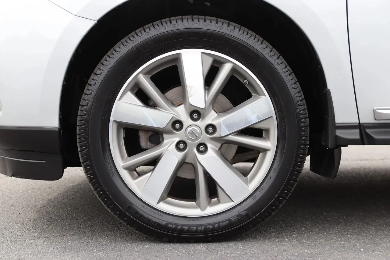 2016 Nissan Pathfinder — photo 36 of 38