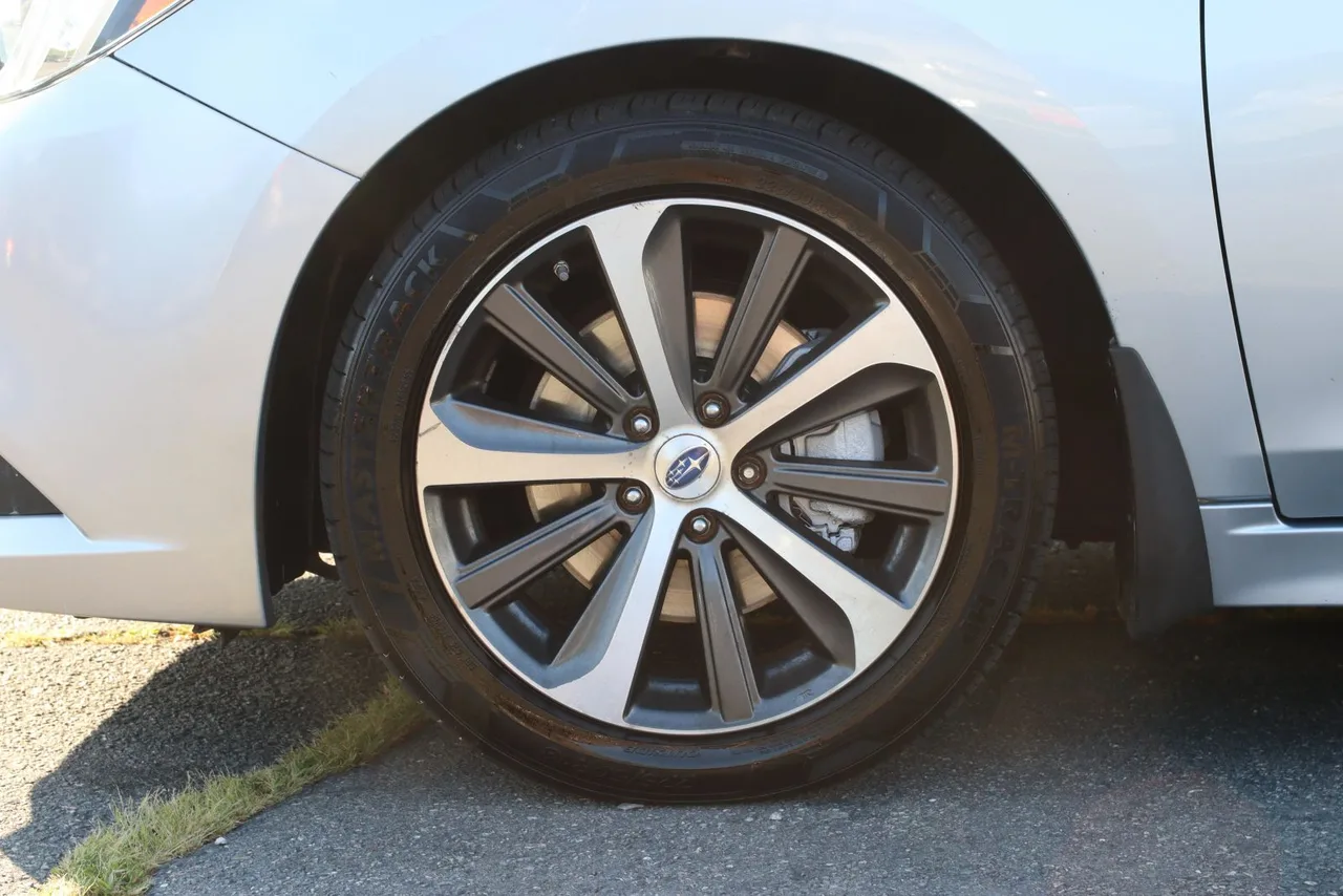 2016 Subaru Legacy — photo 3 of 33