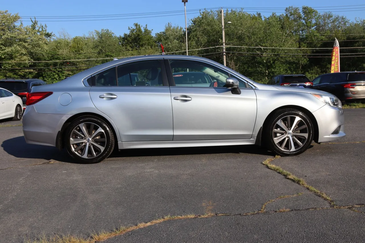2016 Subaru Legacy — photo 7 of 33