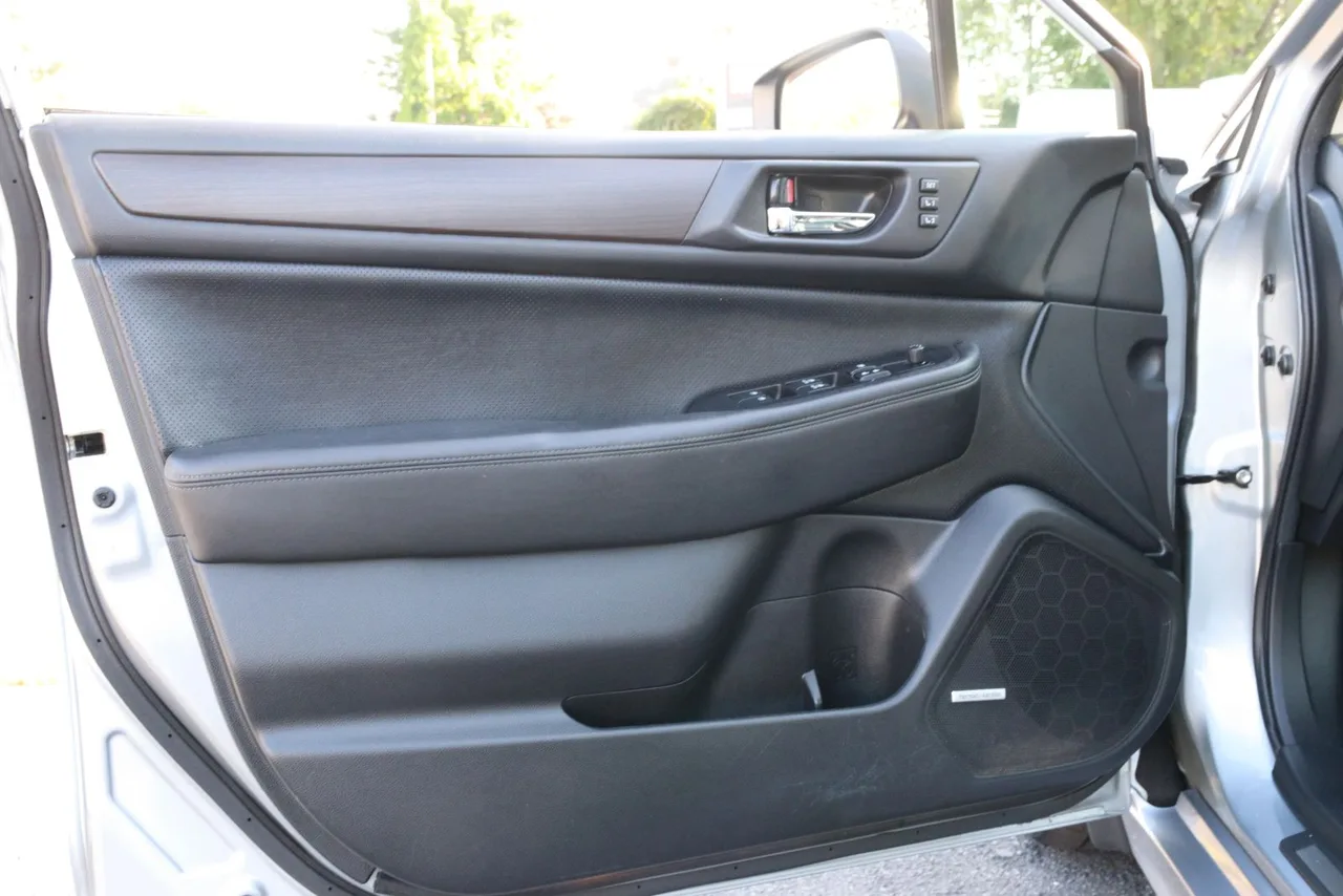 2016 Subaru Legacy — photo 14 of 33