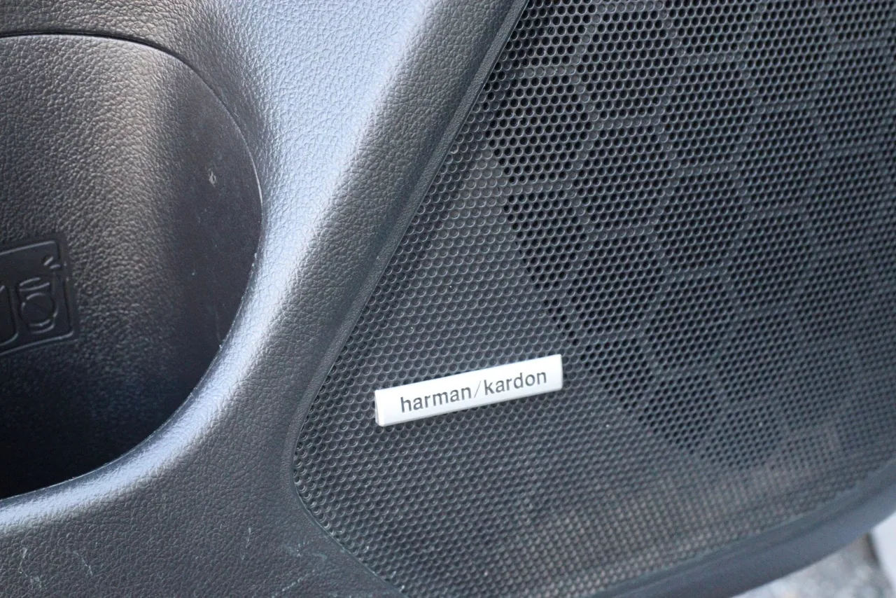 2016 Subaru Legacy — photo 15 of 33