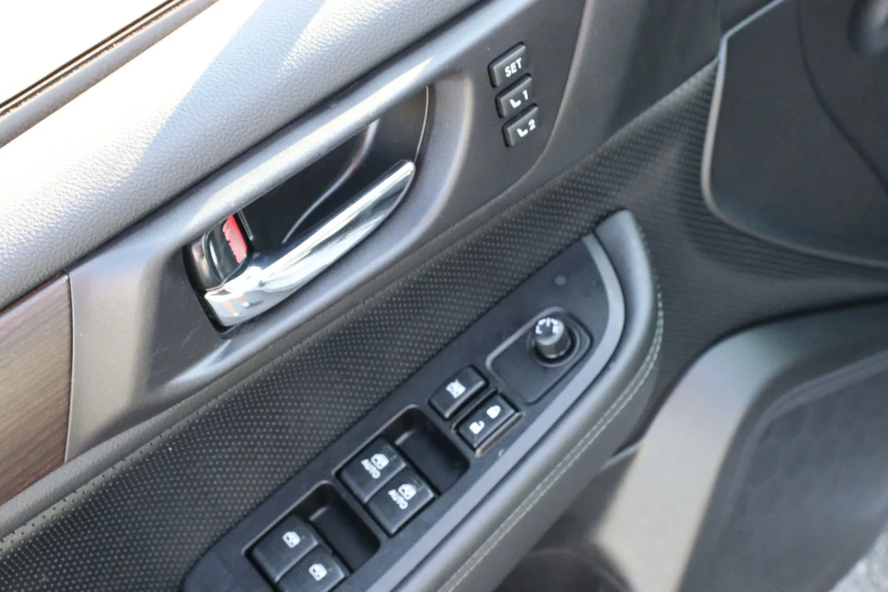 2016 Subaru Legacy — photo 16 of 33
