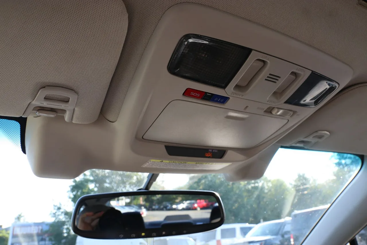 2016 Subaru Legacy — photo 18 of 33