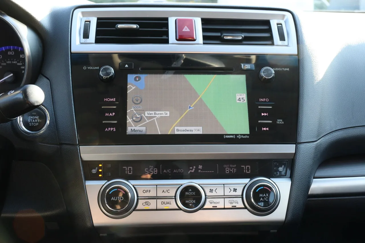 2016 Subaru Legacy — photo 21 of 33
