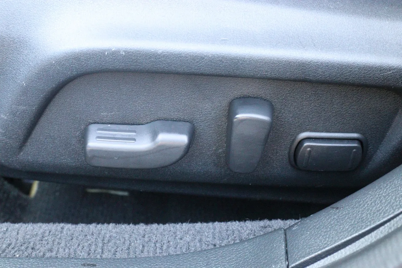 2016 Subaru Legacy — photo 30 of 33