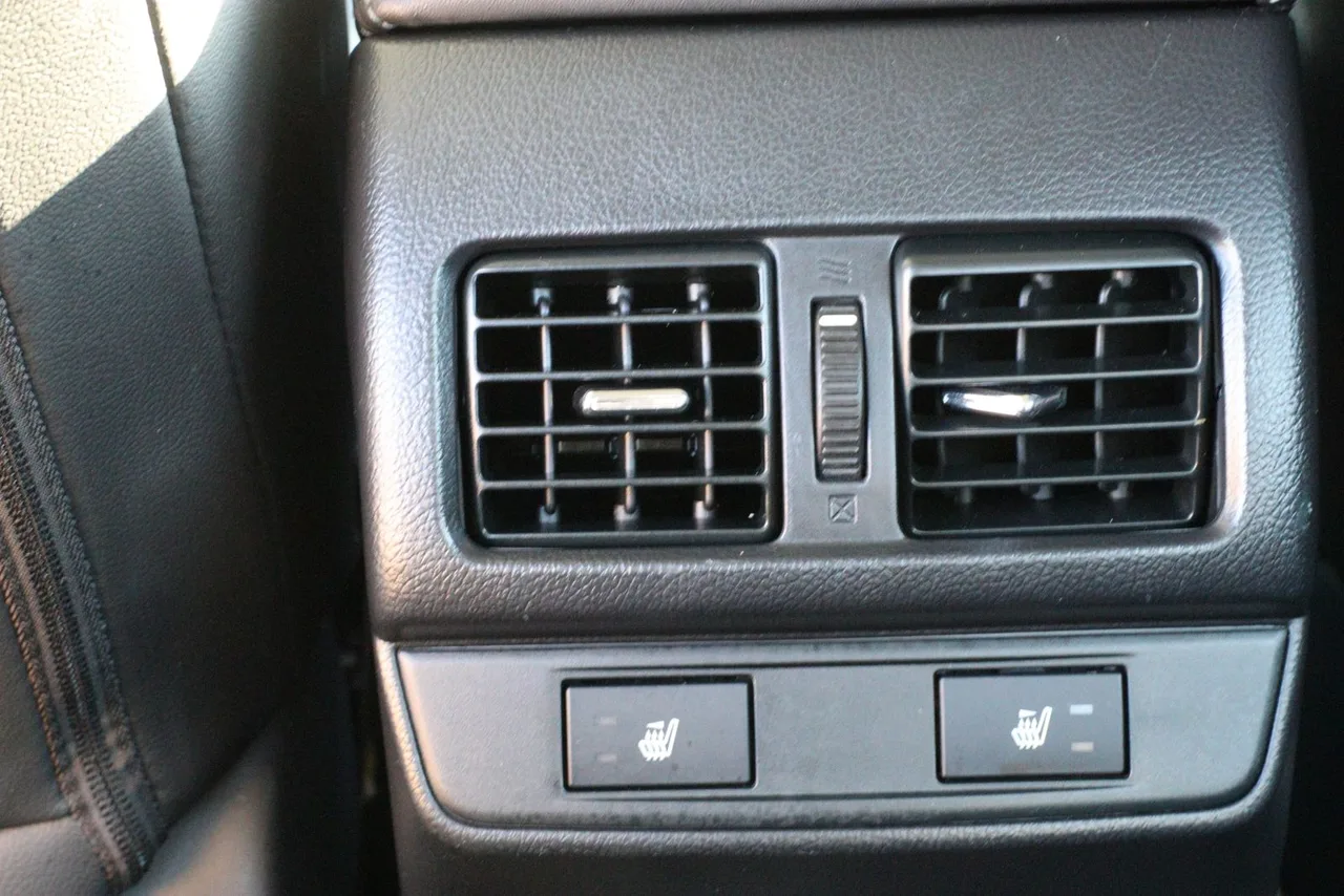 2016 Subaru Legacy — photo 32 of 33