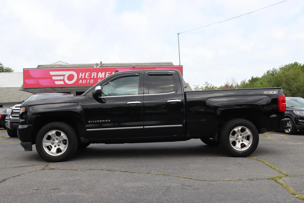 2017 Chevrolet Silverado 1500 Double Cab — photo 2 of 35