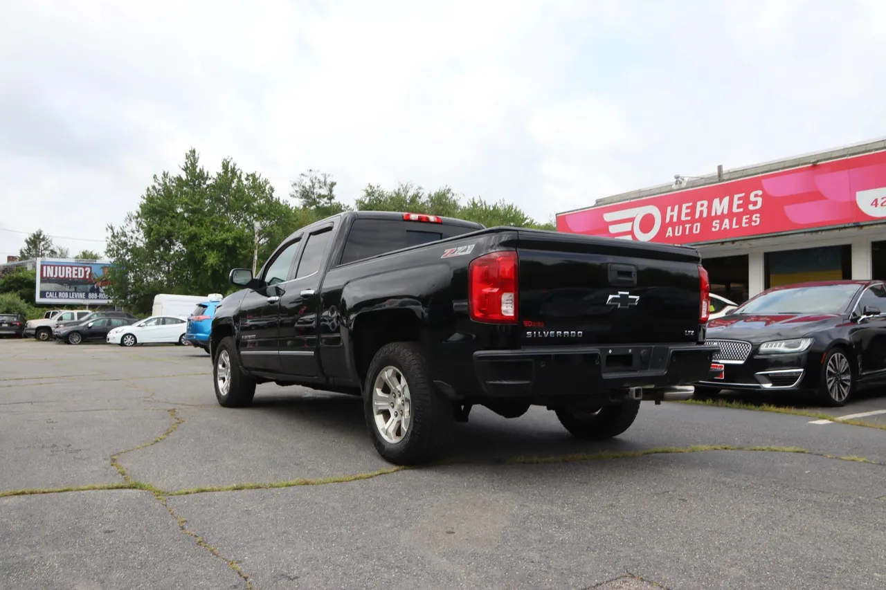 2017 Chevrolet Silverado 1500 Double Cab — photo 3 of 35