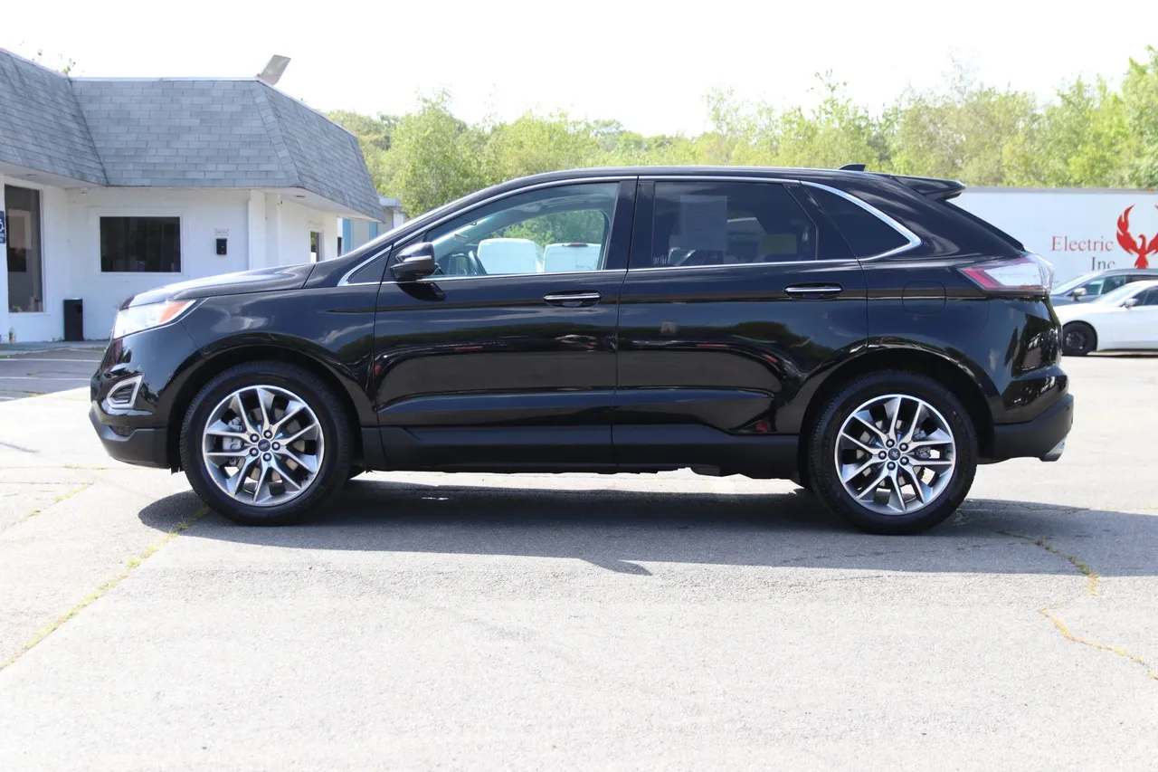 2017 Ford Edge — photo 2 of 32