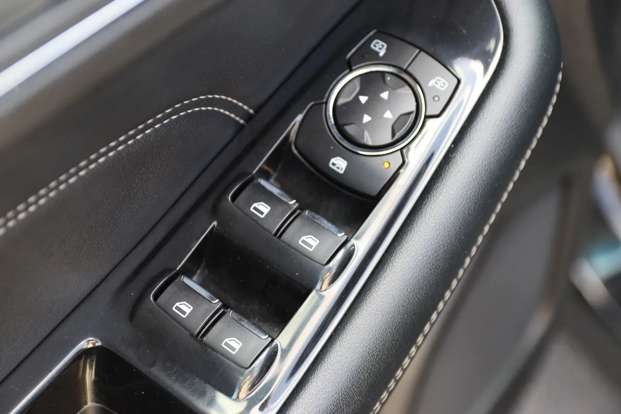 2017 Ford Edge — photo 10 of 32