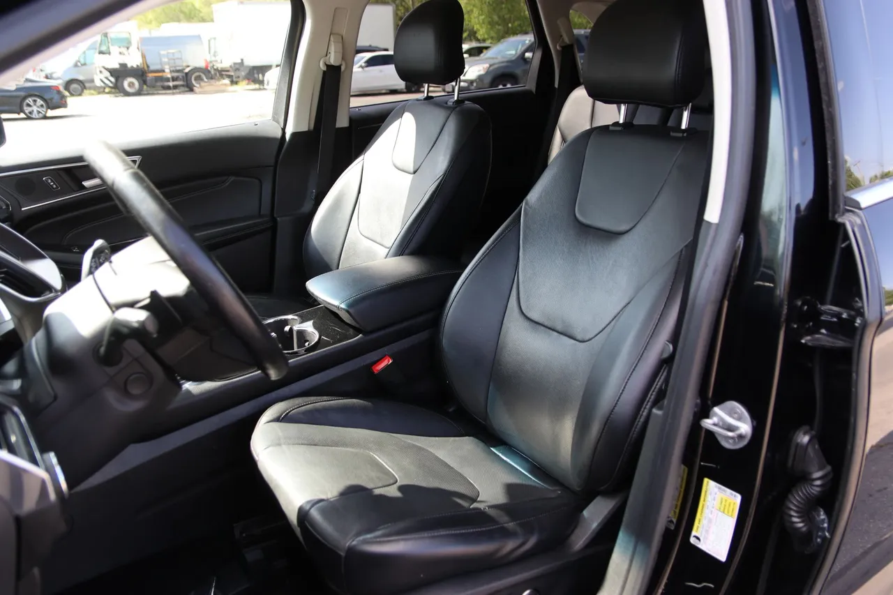 2017 Ford Edge — photo 12 of 32
